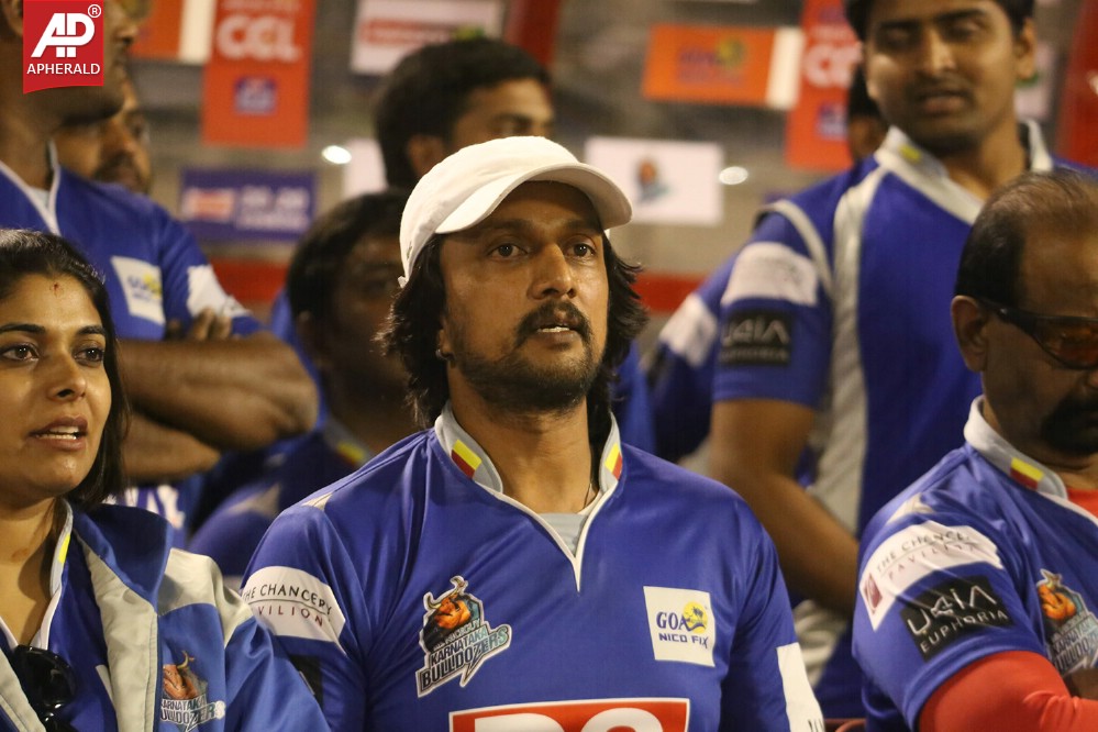 Karnataka Bulldozers Vs Mumbai Heroes Match